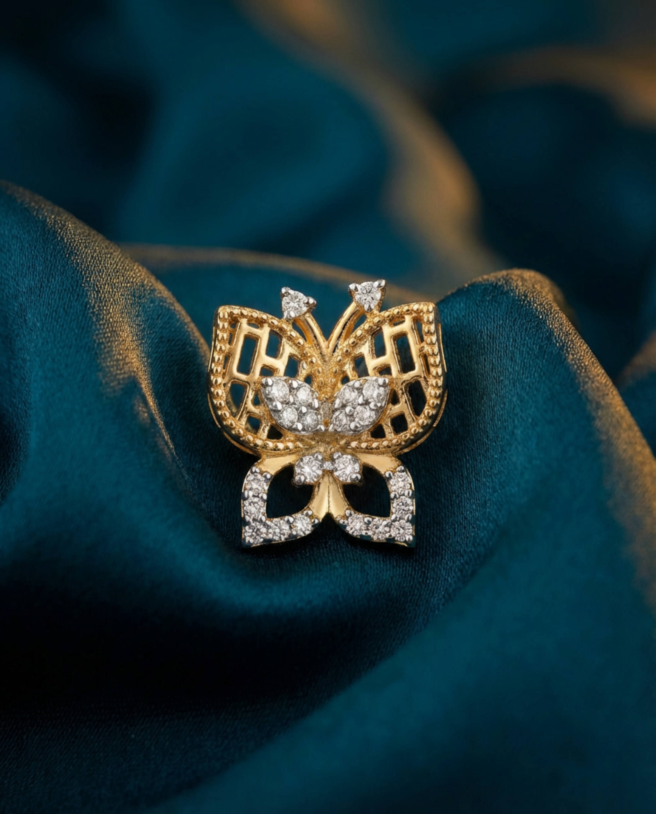 INFINITY & HEART WRISTLET EMBALISHED WITH AD